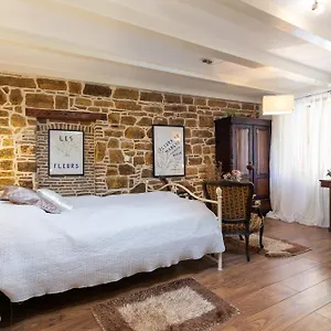 Duplex Camelia In Charming Old Town Apartment