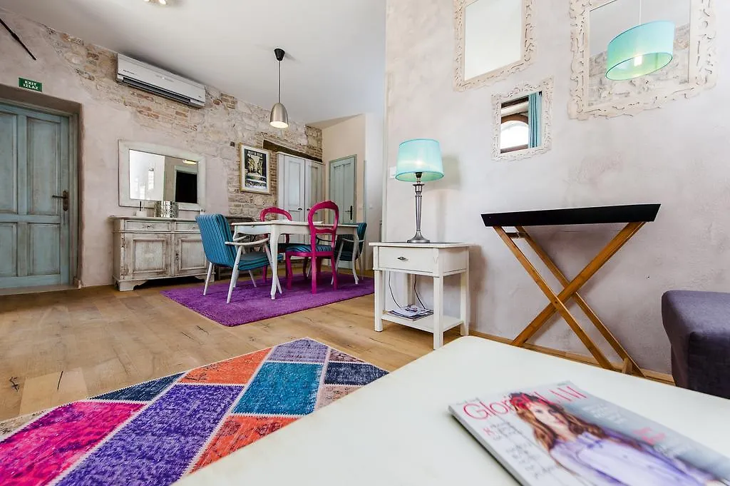 Apartment Constantini Rovigno 0*,  Croazia